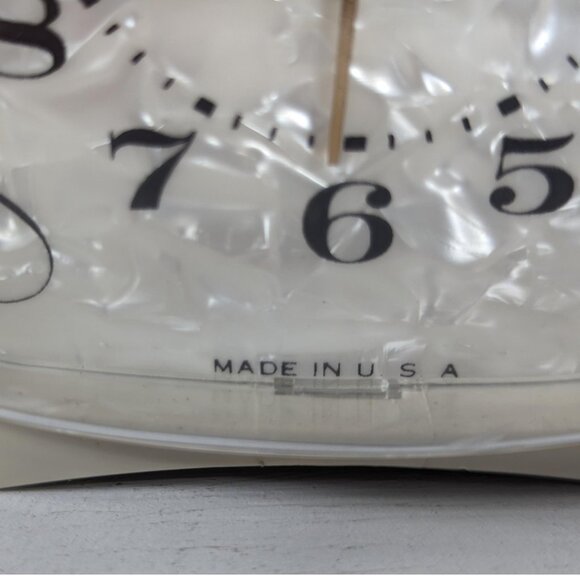 Vintage 1950s Triangular Ingraham electric analogue alarm clock (wired) White - Picture 4 of 12